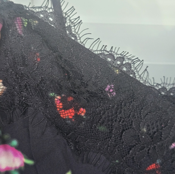 Steve Madden Yasmina V-Neck Lace-Trim Dress Sz Small Ruffle Hem New - Picture 15 of 16